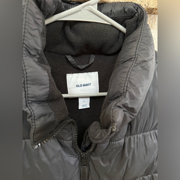 Men's Old Navy Puffy Vest in Black - Picture 2 of 5